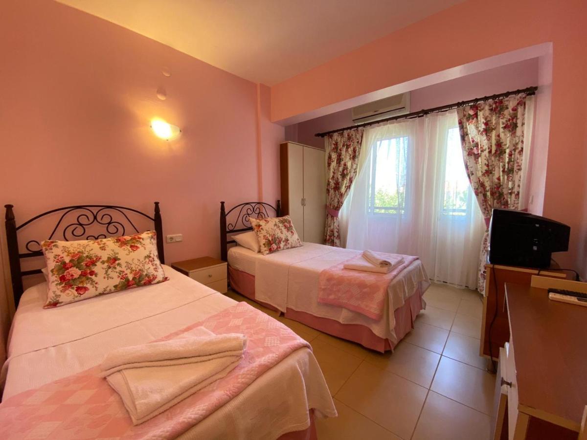 Maviev Otel Çeşme Esterno foto