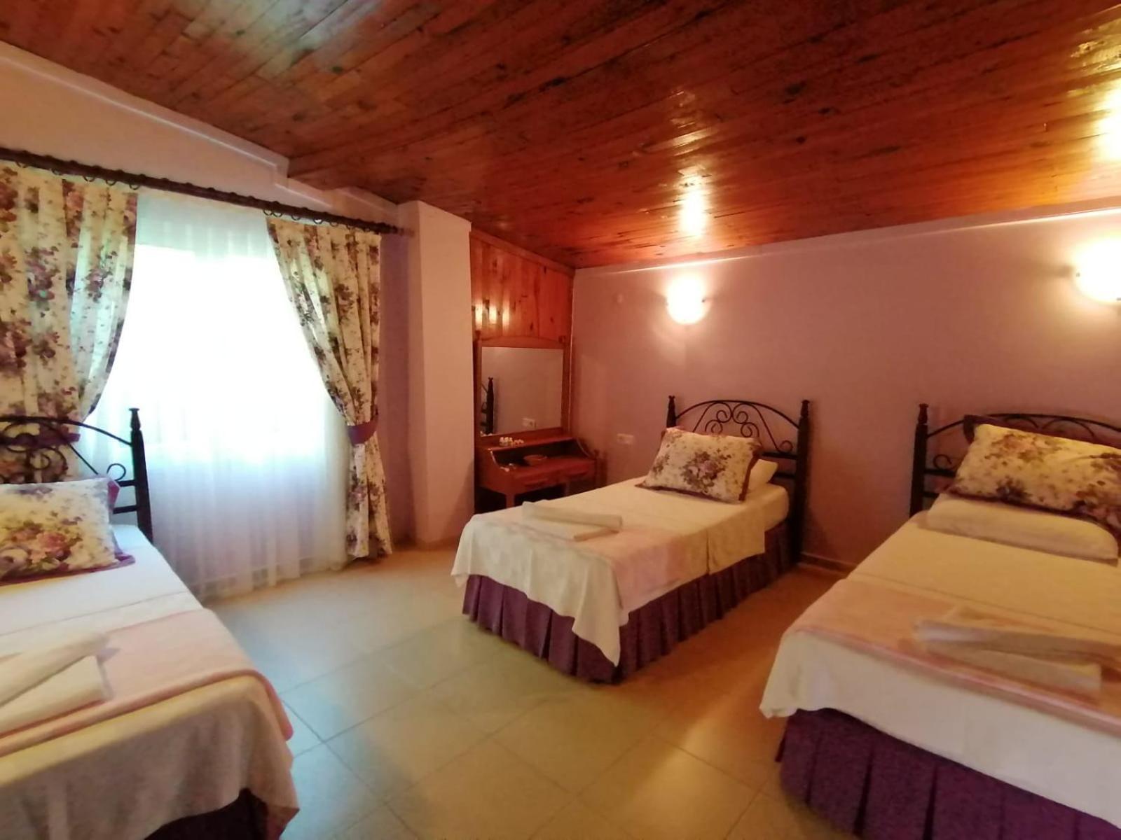 Maviev Otel Çeşme Camera foto
